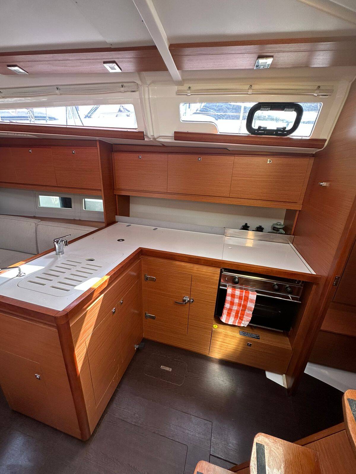 Sailing yacht Dufour 390 CLASS