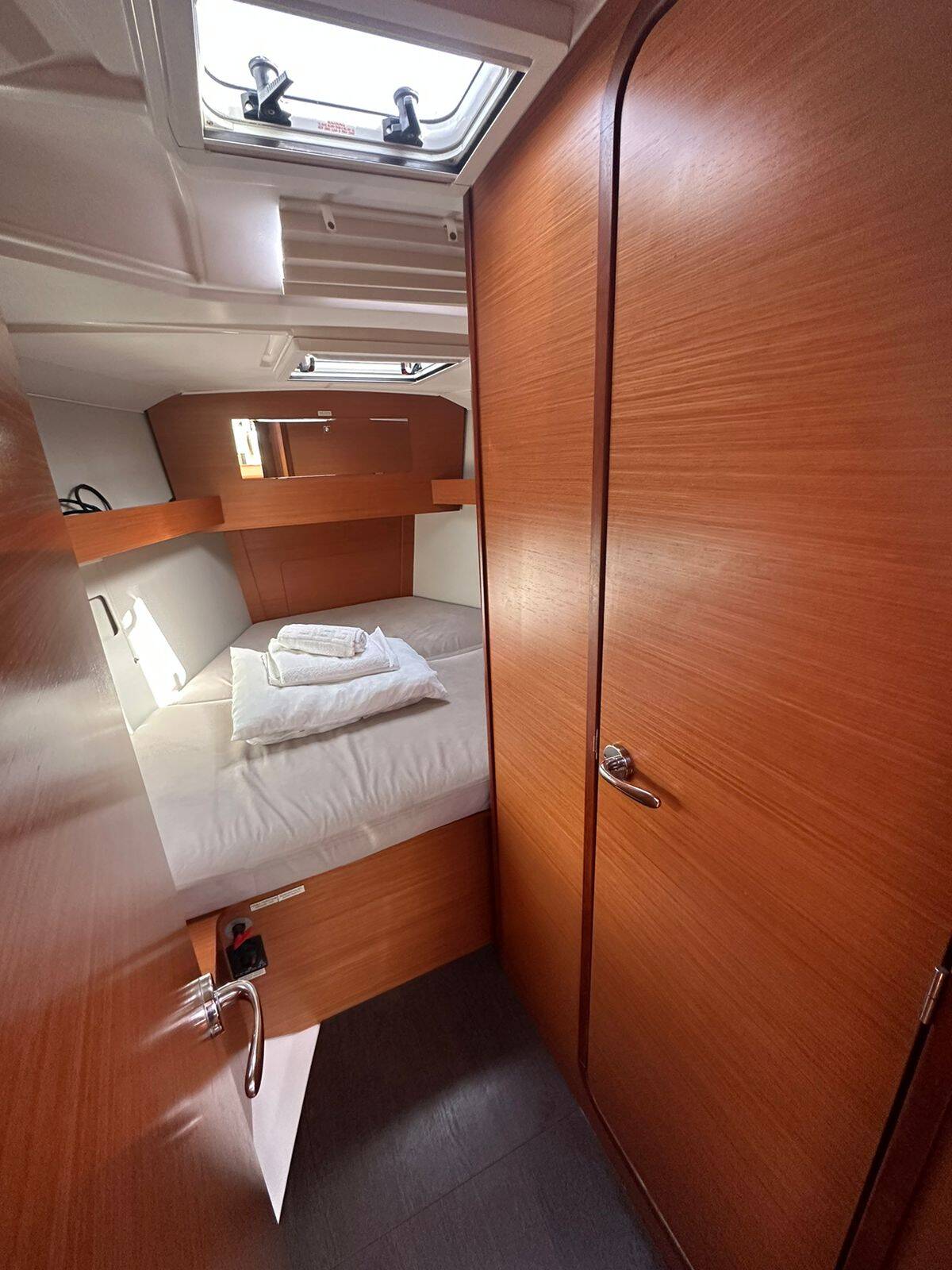 Sailing yacht Dufour 390 CLASS