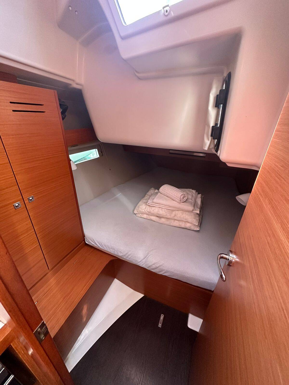 Sailing yacht Dufour 390 CLASS