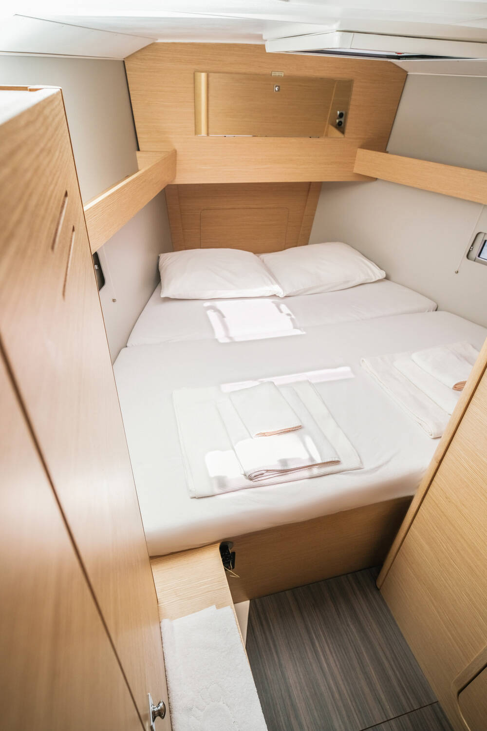 Sailing yacht Dufour 390 Paris