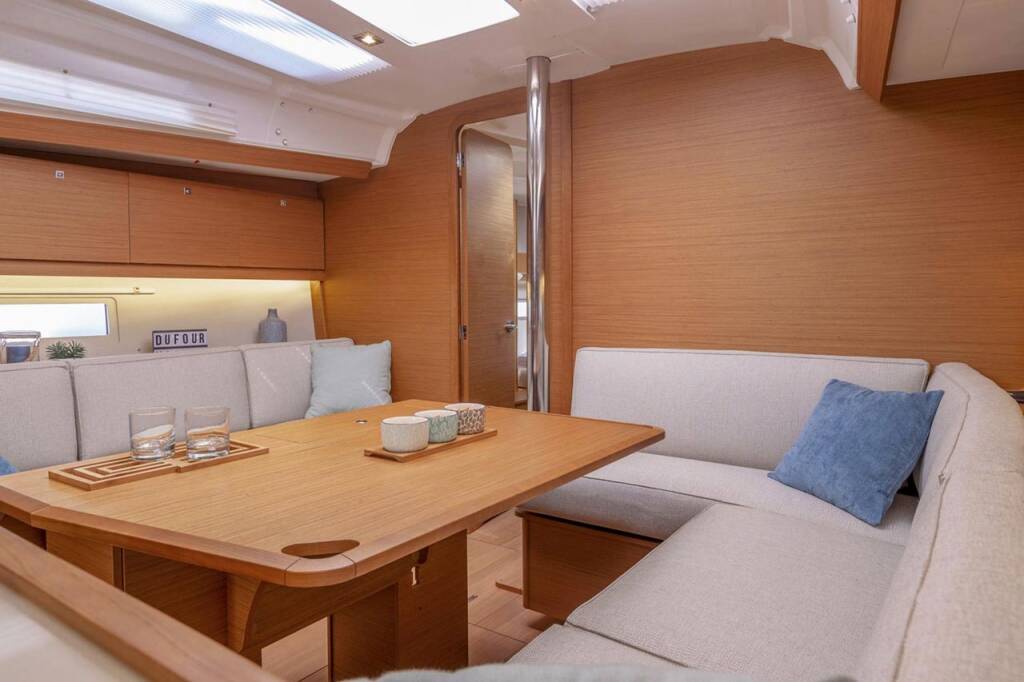 Sailing yacht Dufour 390 Dupina 23