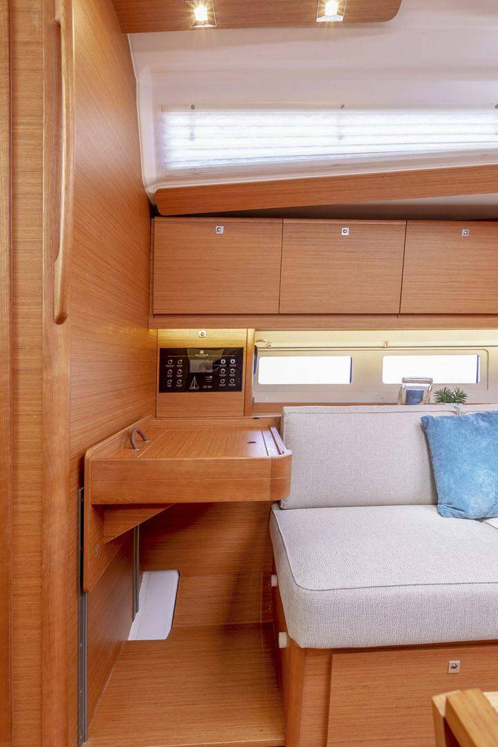 Sailing yacht Dufour 390 Dupina 23