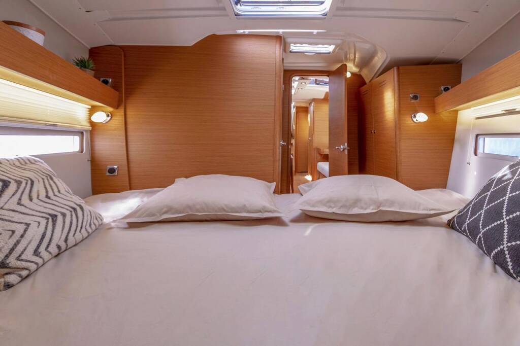 Sailing yacht Dufour 390 Dupina 23
