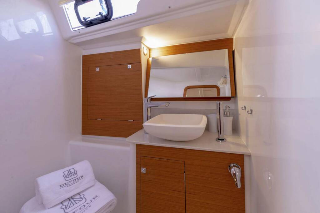 Sailing yacht Dufour 390 Dupina 23