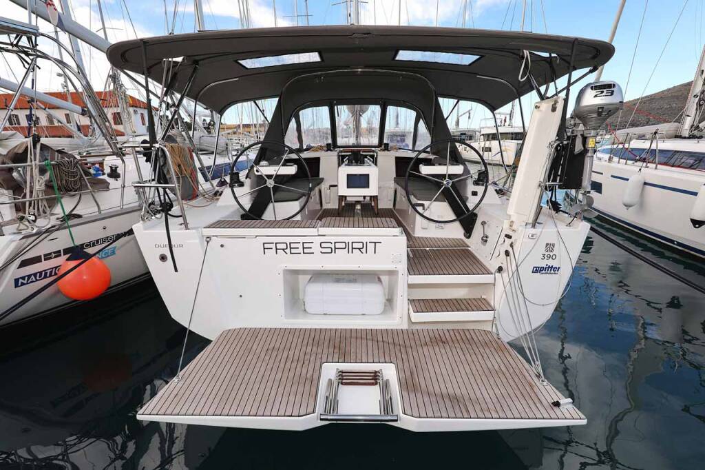Sailing yacht Dufour 390 Free Spirit