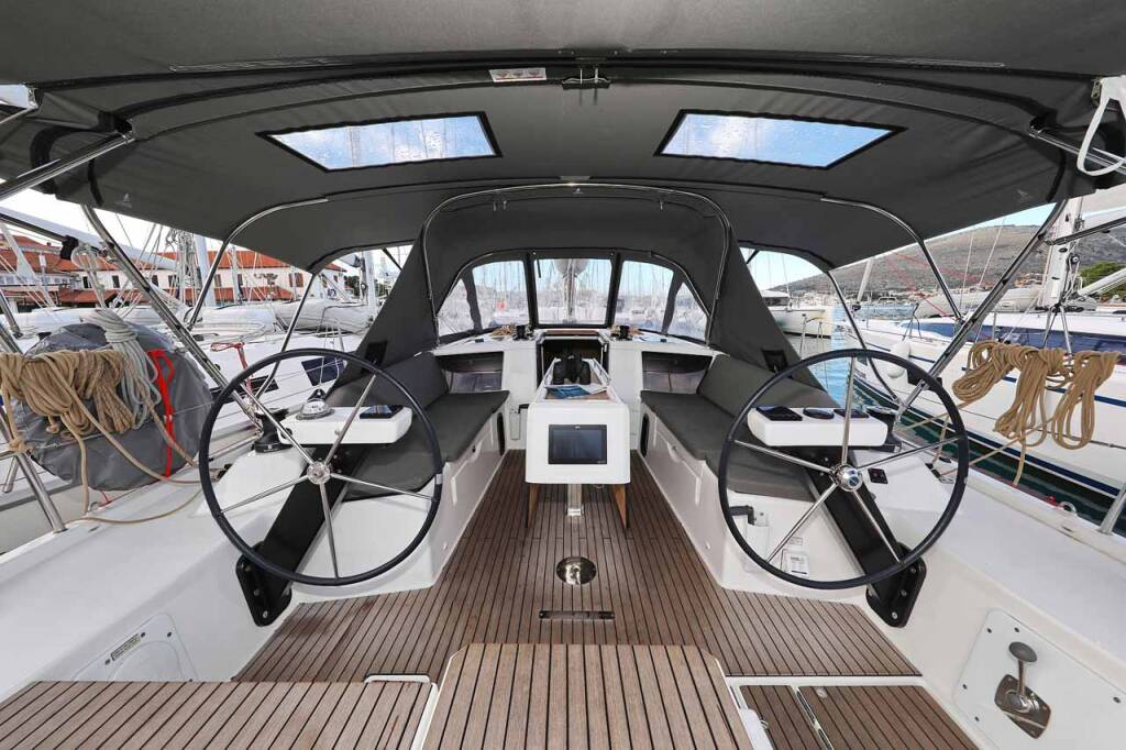Sailing yacht Dufour 390 Free Spirit
