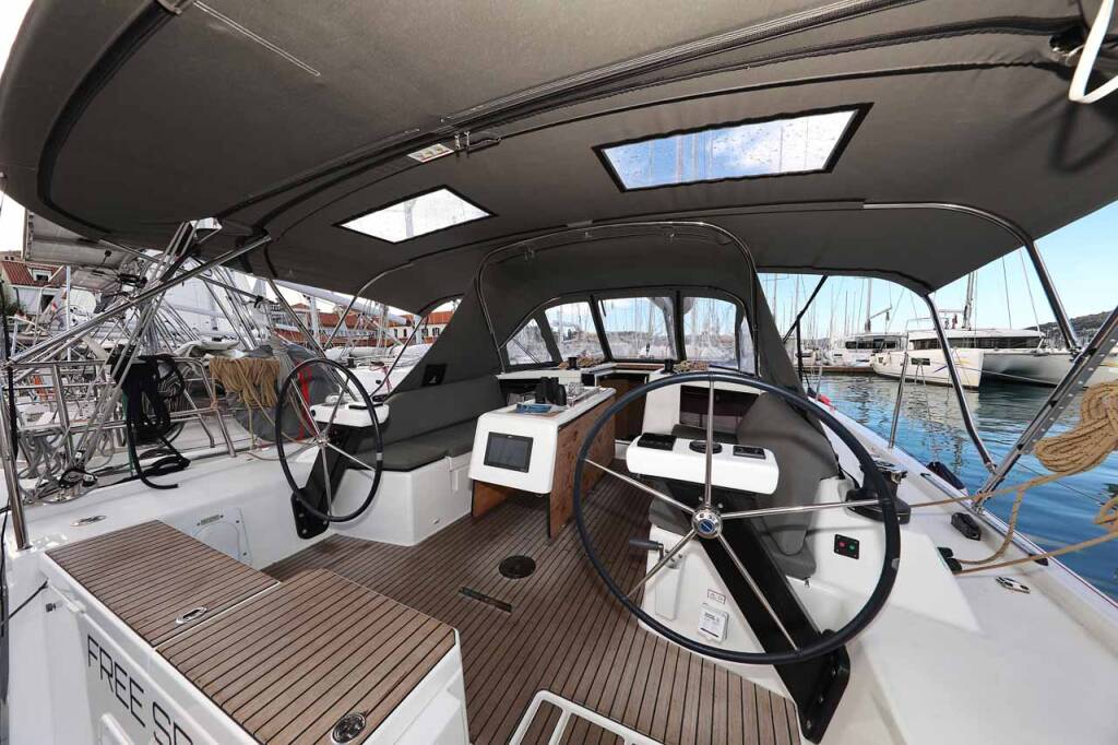 Sailing yacht Dufour 390 Free Spirit