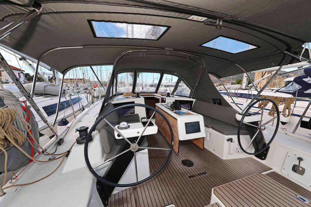 Sailing yacht Dufour 390 Free Spirit