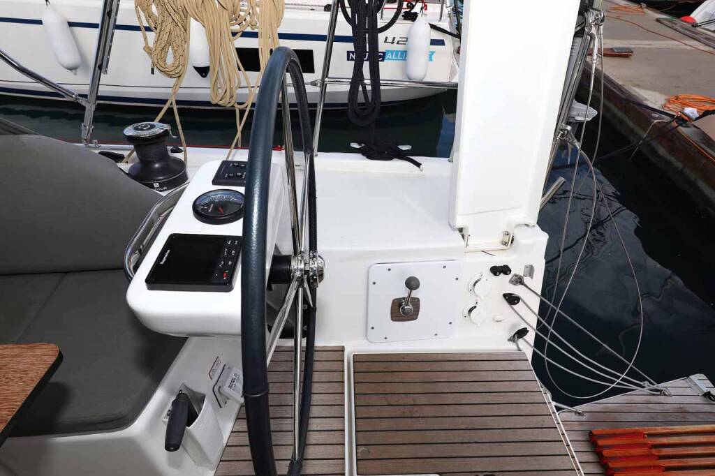 Sailing yacht Dufour 390 Free Spirit