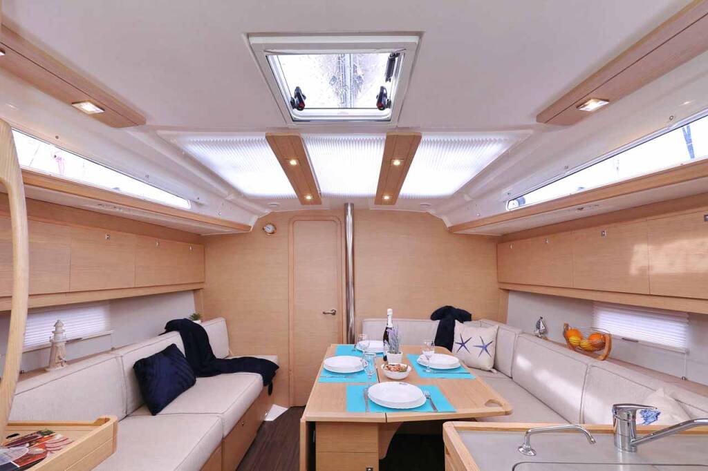 Sailing yacht Dufour 390 Free Spirit