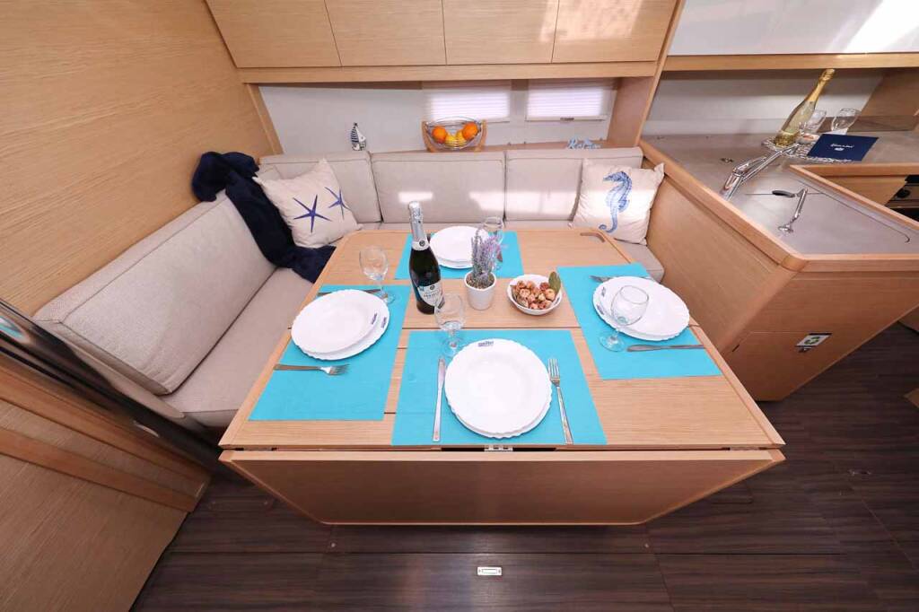 Sailing yacht Dufour 390 Free Spirit