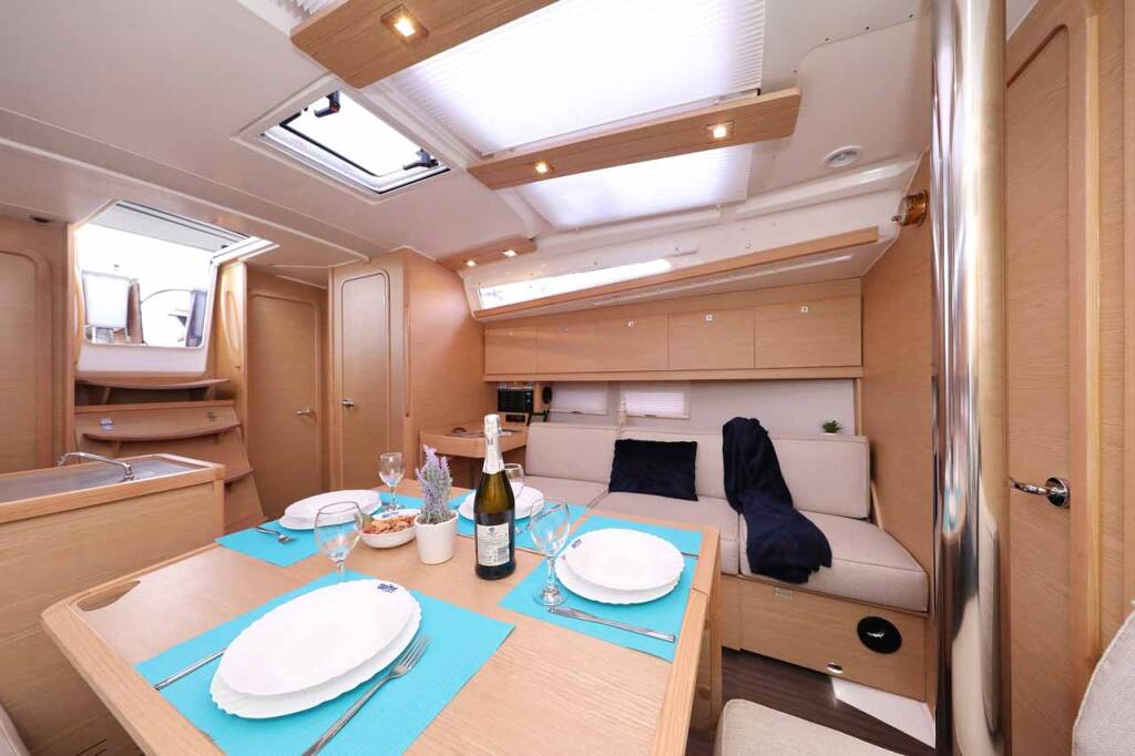 Sailing yacht Dufour 390 Free Spirit