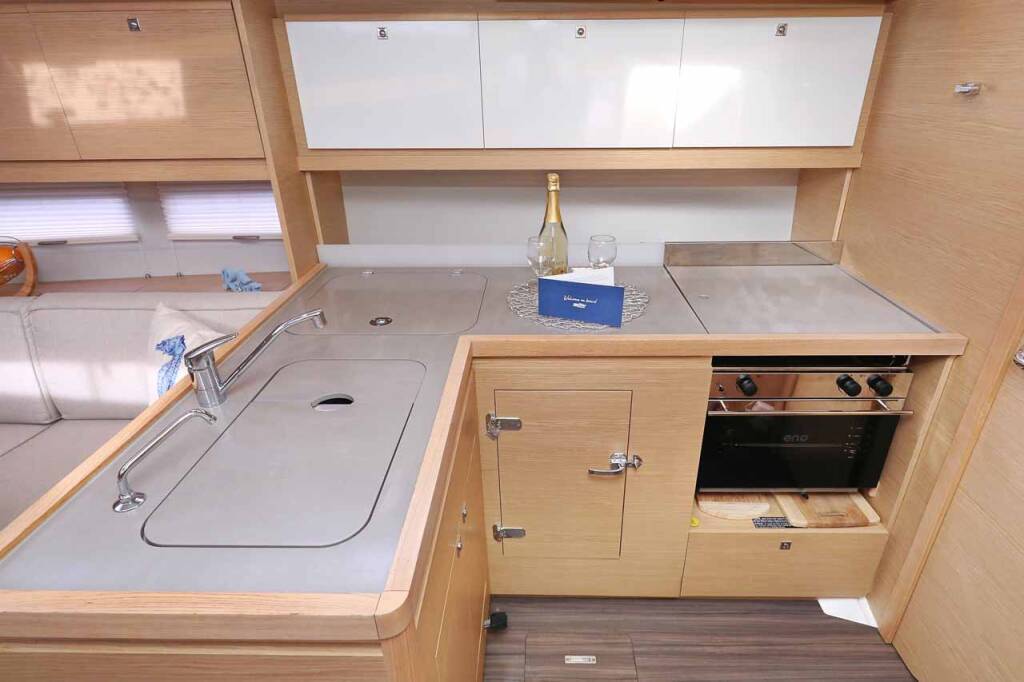 Sailing yacht Dufour 390 Free Spirit