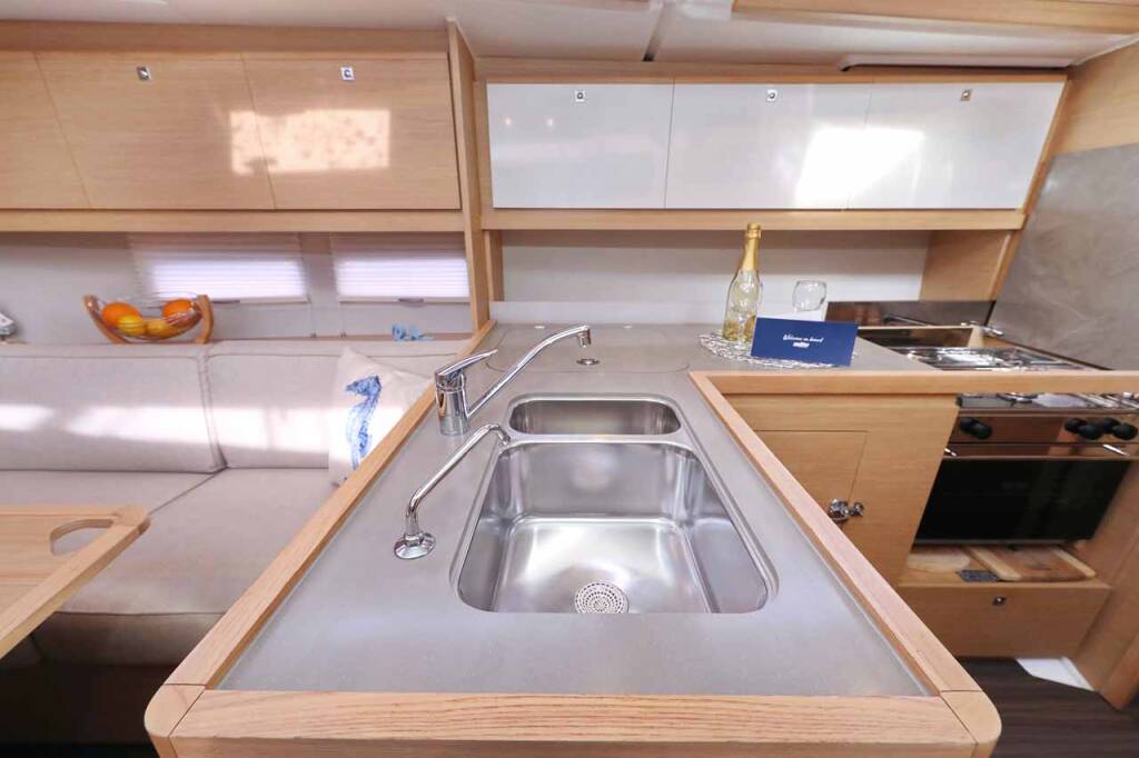 Sailing yacht Dufour 390 Free Spirit