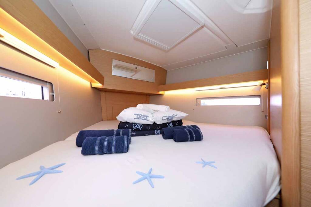 Sailing yacht Dufour 390 Free Spirit