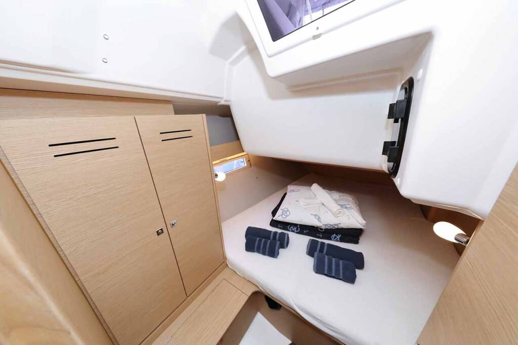 Sailing yacht Dufour 390 Free Spirit