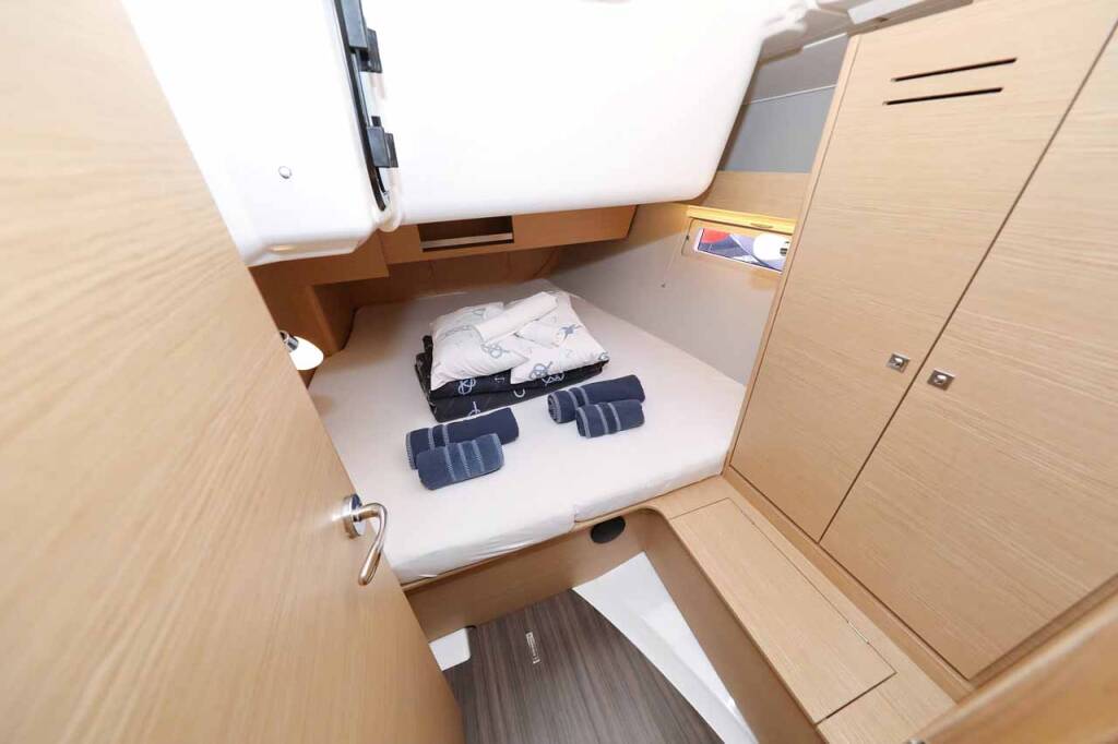 Sailing yacht Dufour 390 Free Spirit