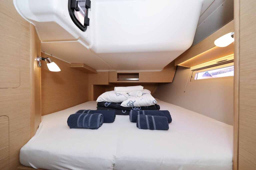 Sailing yacht Dufour 390 Free Spirit