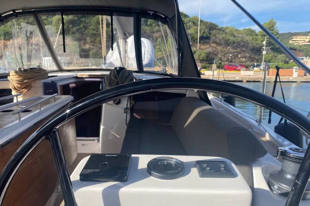 Sailing yacht Dufour 390 Yaya
