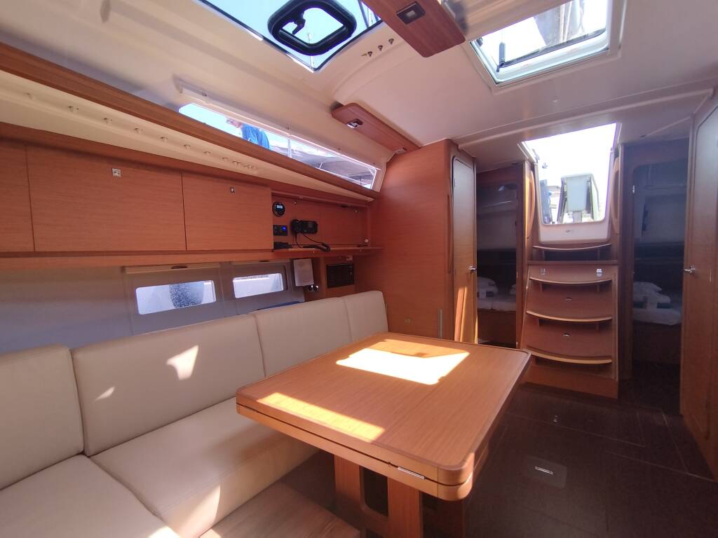 Sailing yacht Dufour 390 Yaya