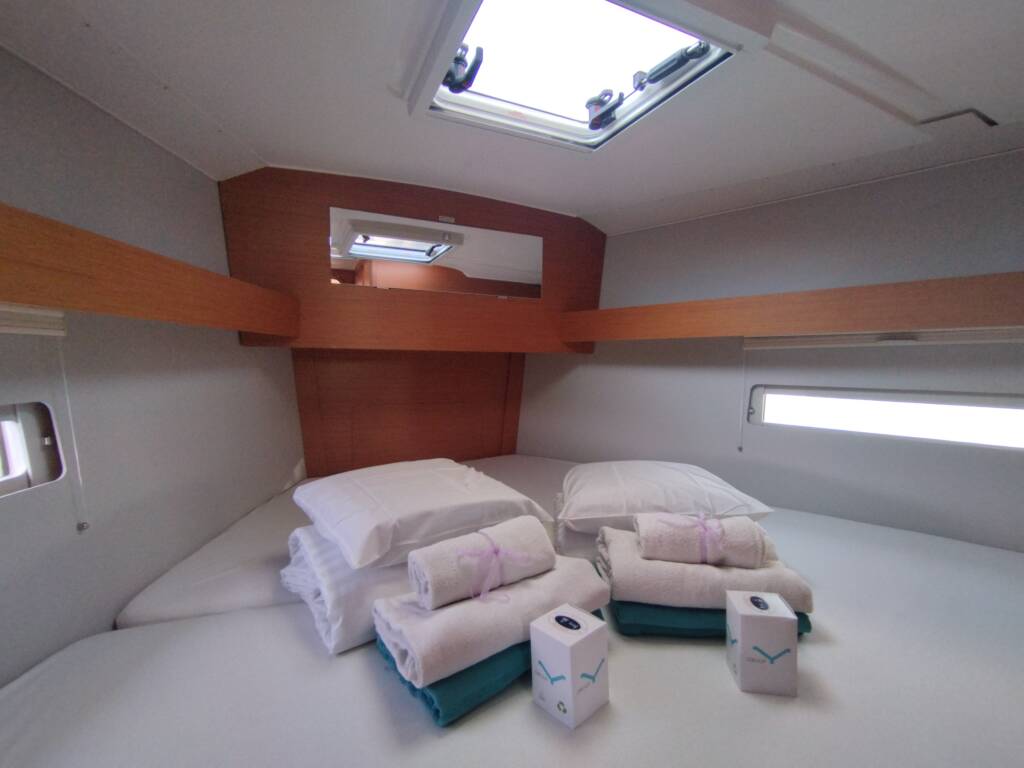Sailing yacht Dufour 390 Yaya