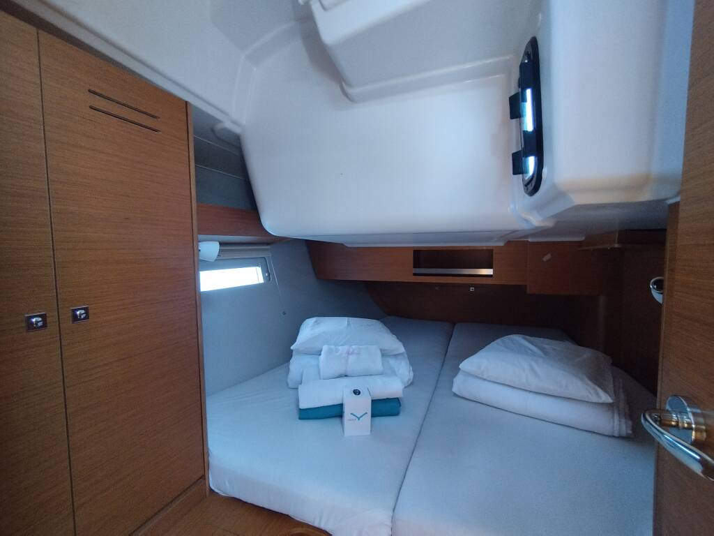 Sailing yacht Dufour 390 Yaya
