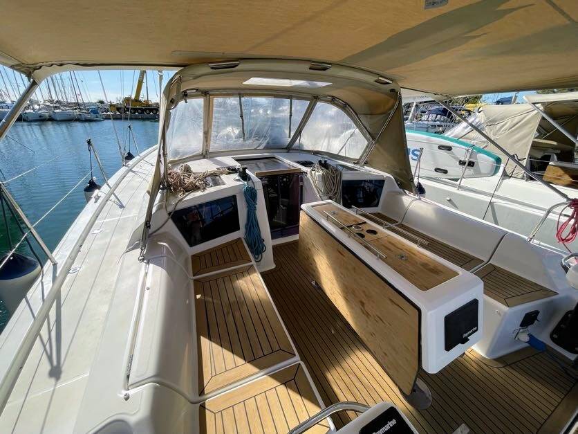 Sailing yacht Dufour 390 Gin Fizz