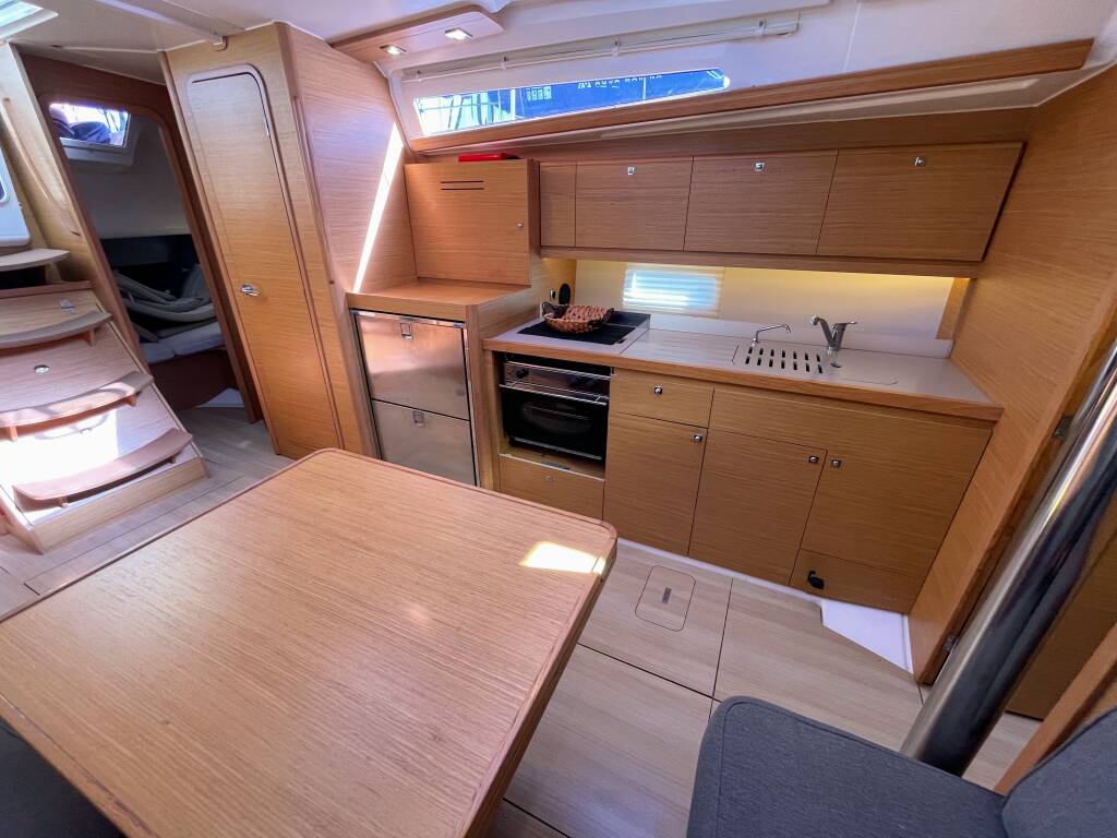 Sailing yacht Dufour 390 Gin Fizz