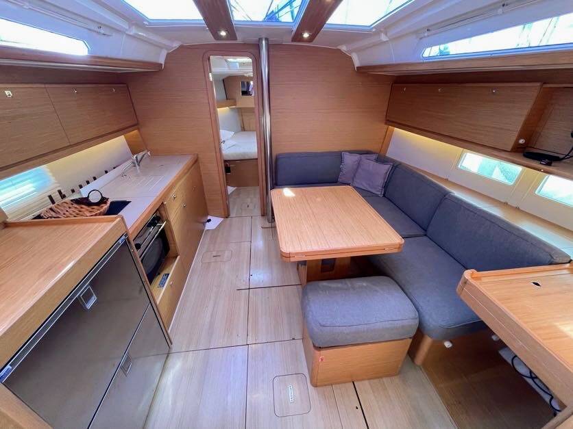 Sailing yacht Dufour 390 Gin Fizz