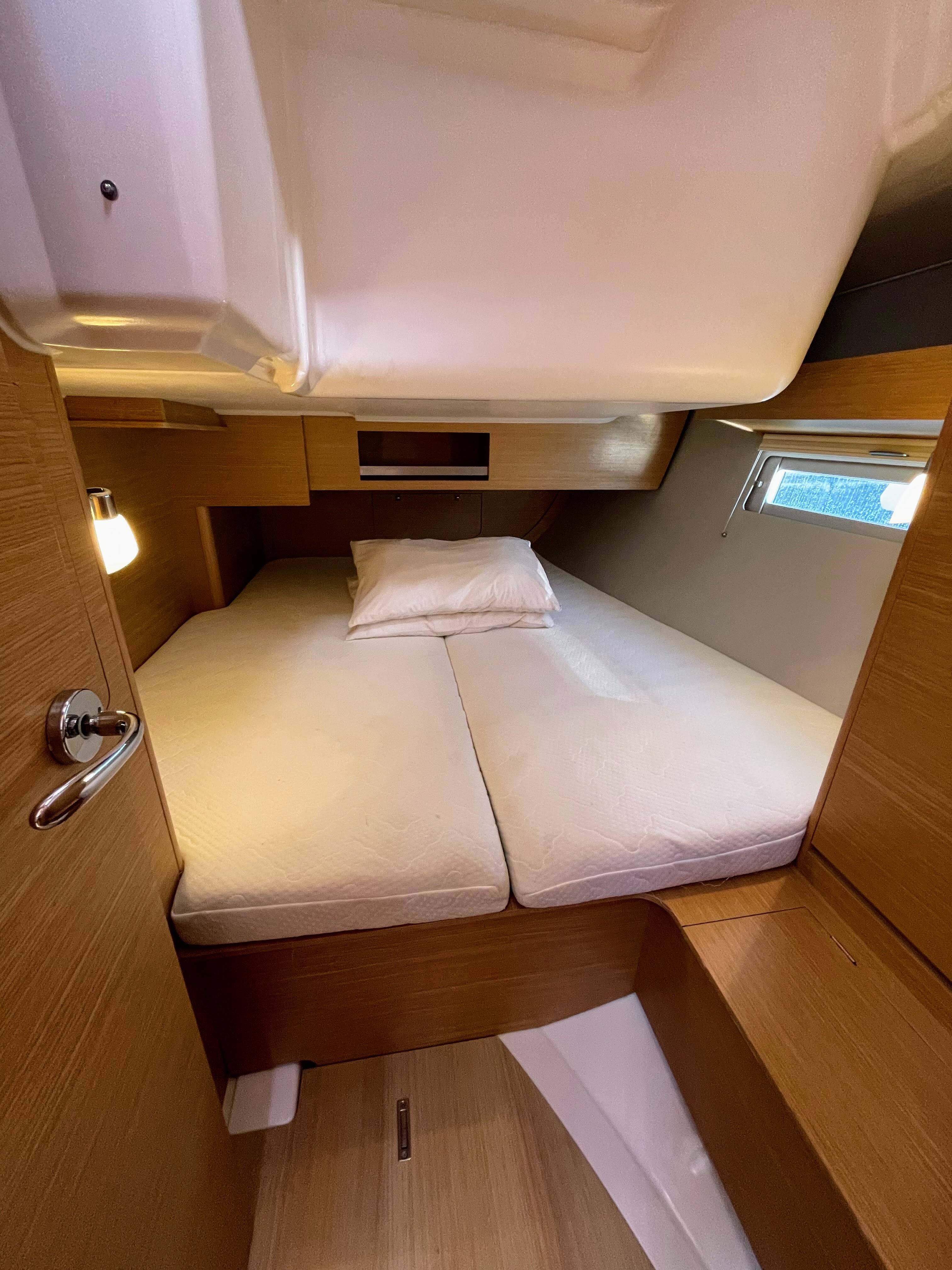 Sailing yacht Dufour 390 Gin Fizz