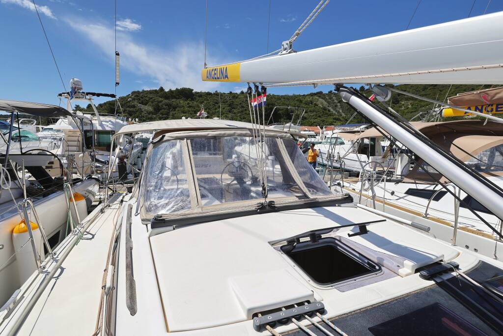 Sailing yacht Dufour 390 Olmato