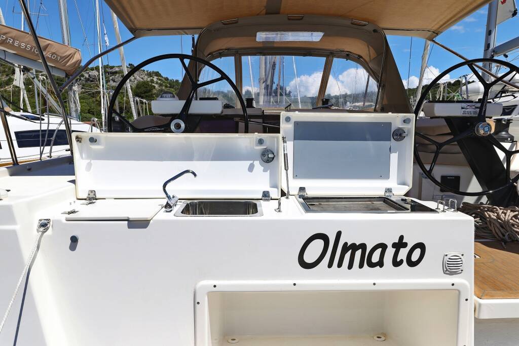 Sailing yacht Dufour 390 Olmato