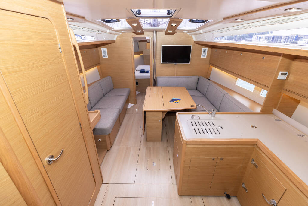 Sailing yacht Dufour 390 Olmato