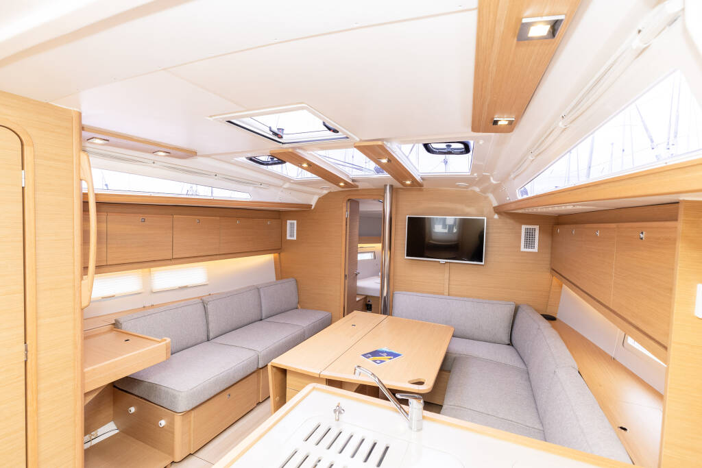 Sailing yacht Dufour 390 Olmato