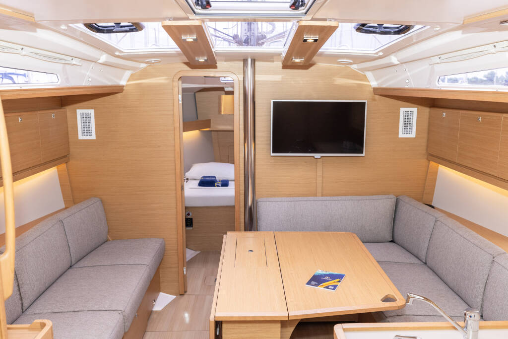 Sailing yacht Dufour 390 Olmato