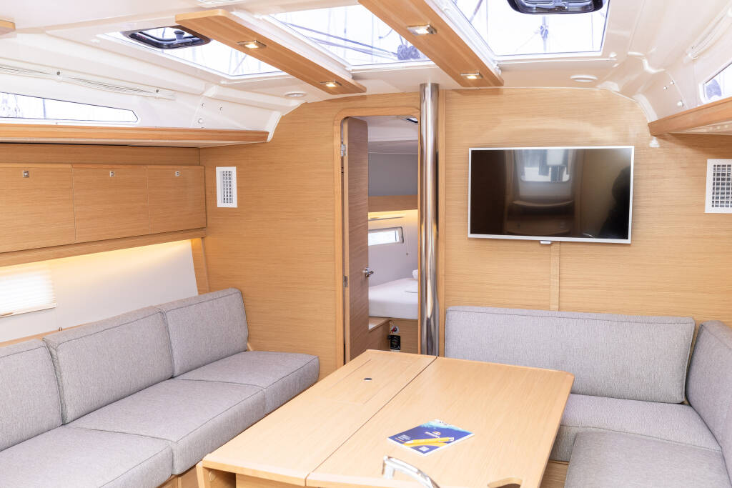 Sailing yacht Dufour 390 Olmato