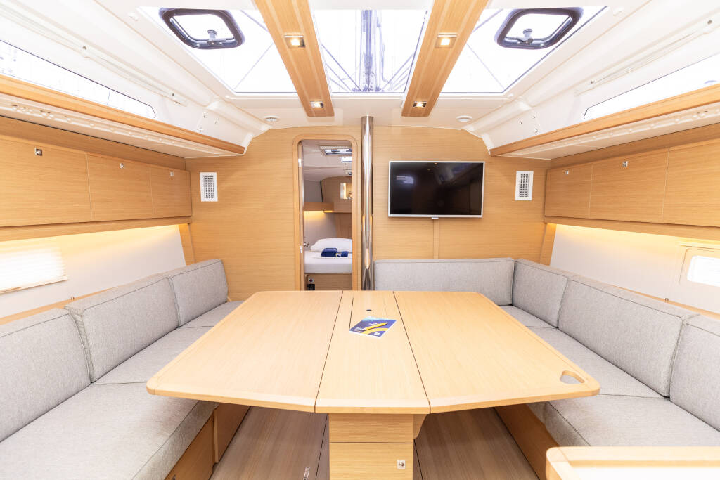 Sailing yacht Dufour 390 Olmato