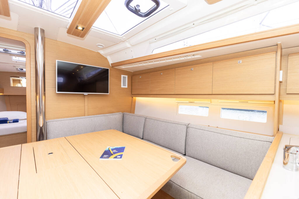 Sailing yacht Dufour 390 Olmato
