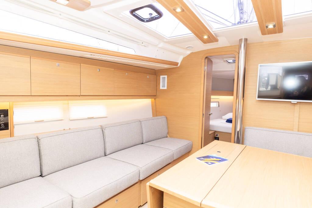Sailing yacht Dufour 390 Olmato