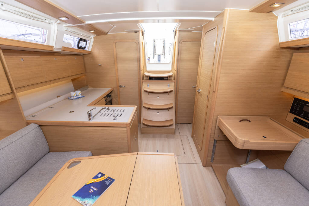 Sailing yacht Dufour 390 Olmato