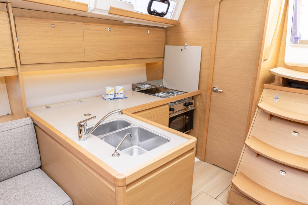 Sailing yacht Dufour 390 Olmato