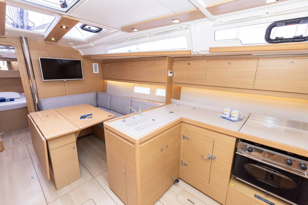 Sailing yacht Dufour 390 Olmato