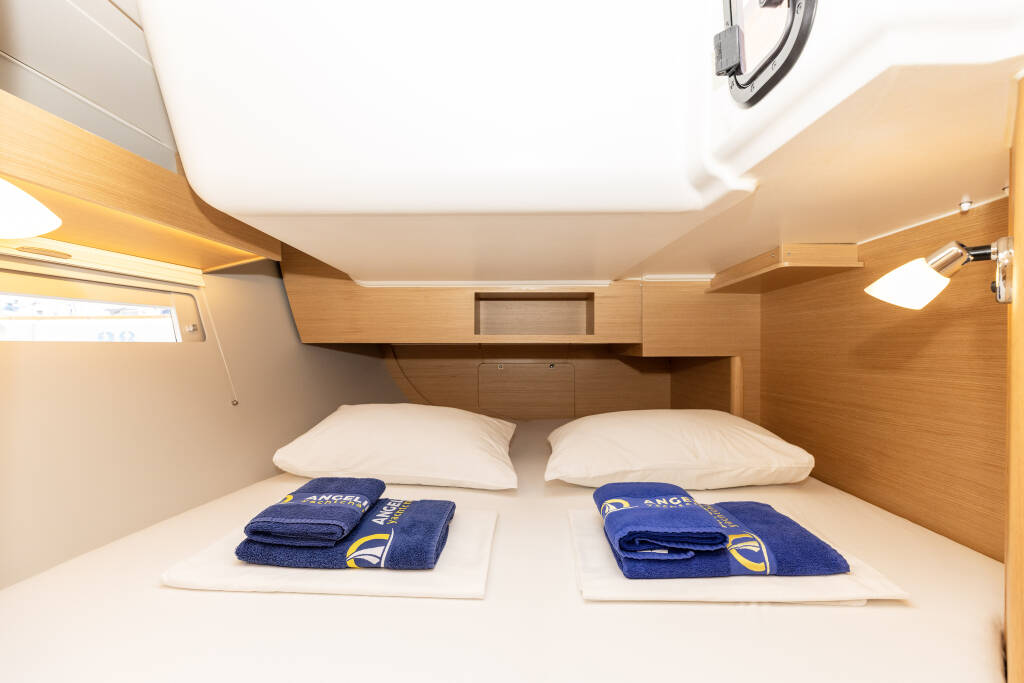 Sailing yacht Dufour 390 Olmato