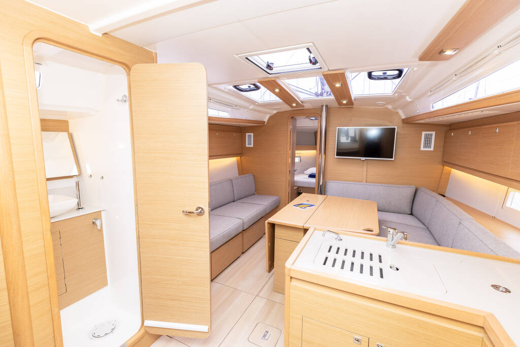 Sailing yacht Dufour 390 Olmato