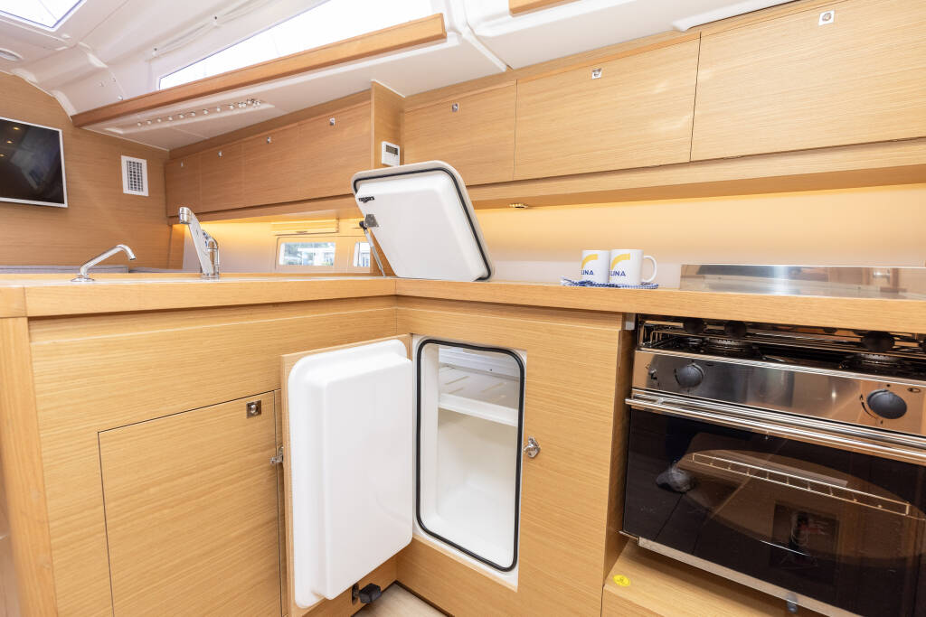 Sailing yacht Dufour 390 Olmato