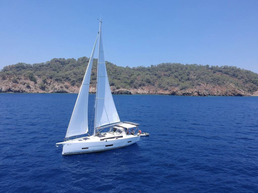 Sailing yacht Dufour 390 Joy 5