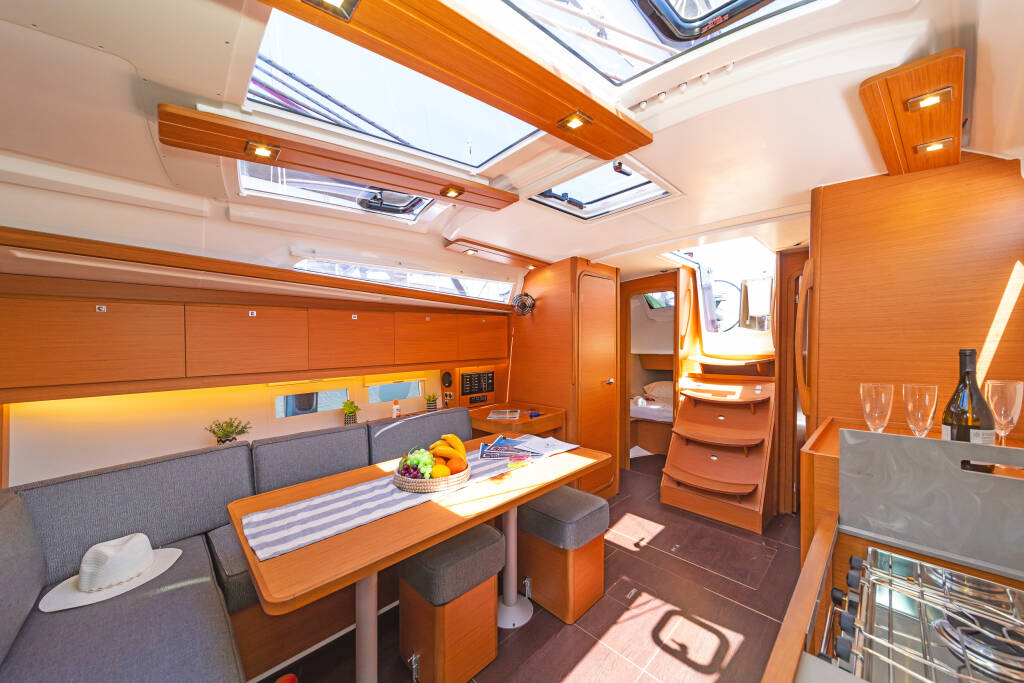 Segelyachten Dufour 390 Easy Living