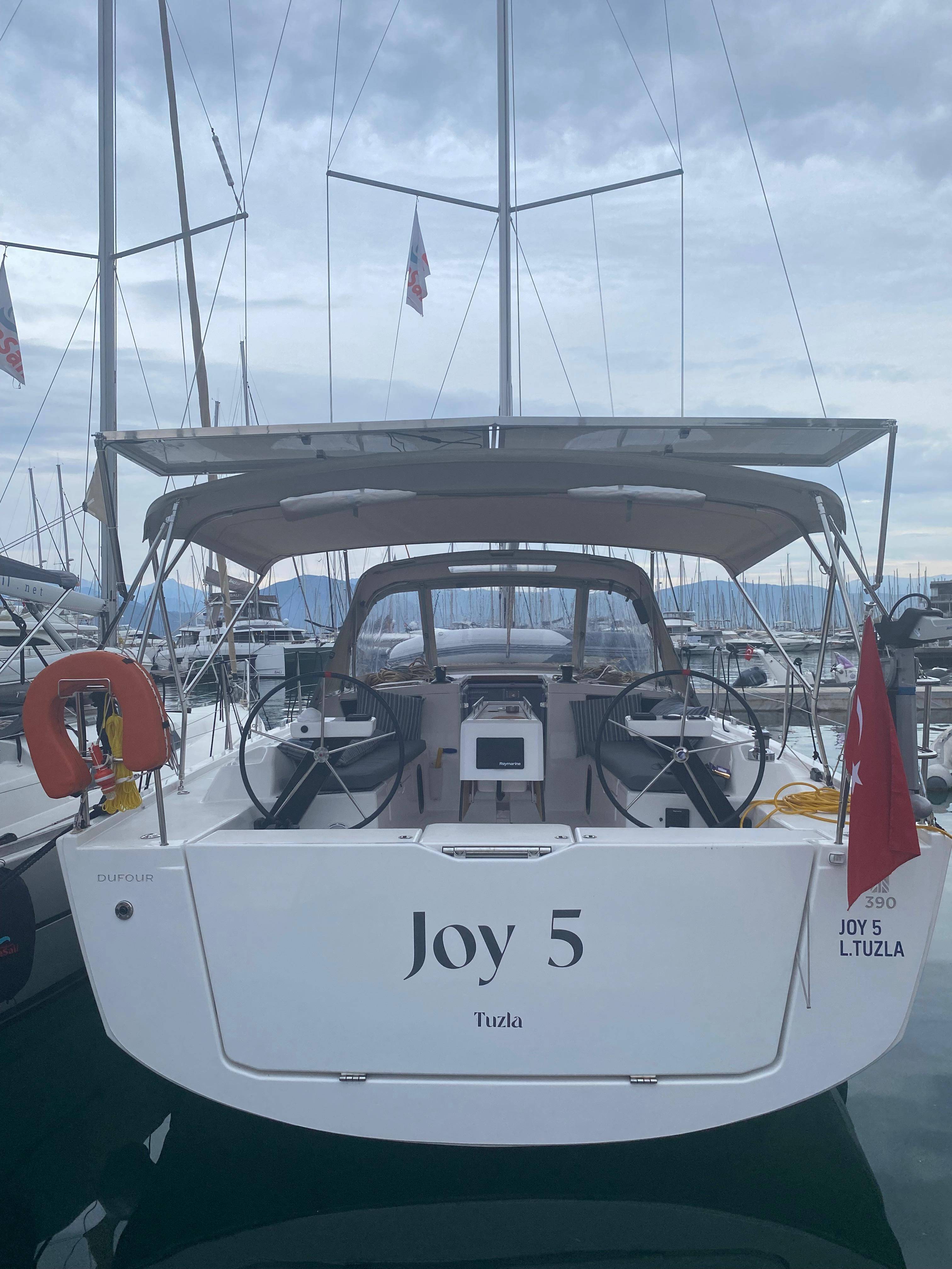 Sailing yacht Dufour 390 Joy 5