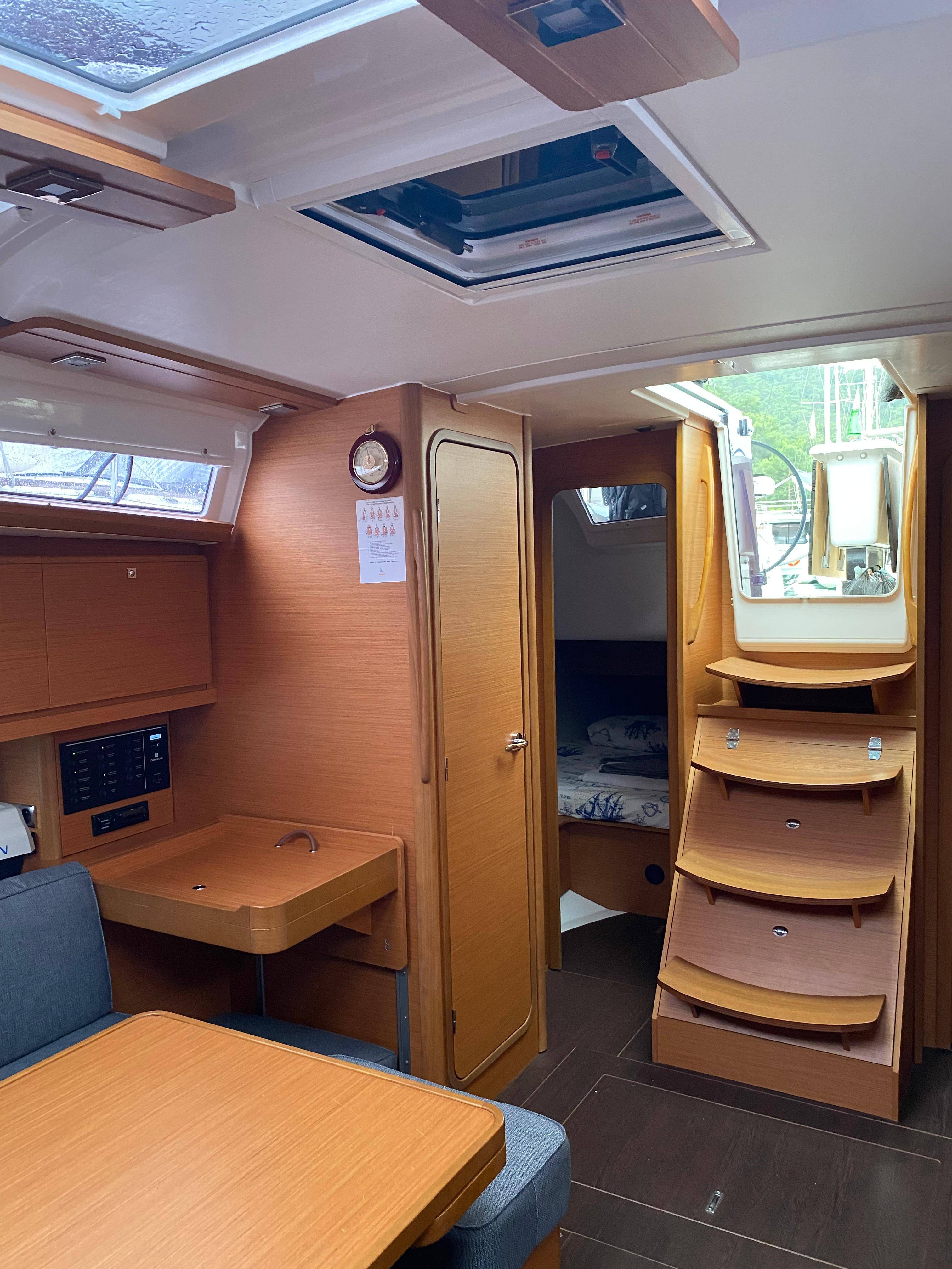 Sailing yacht Dufour 390 Joy 5