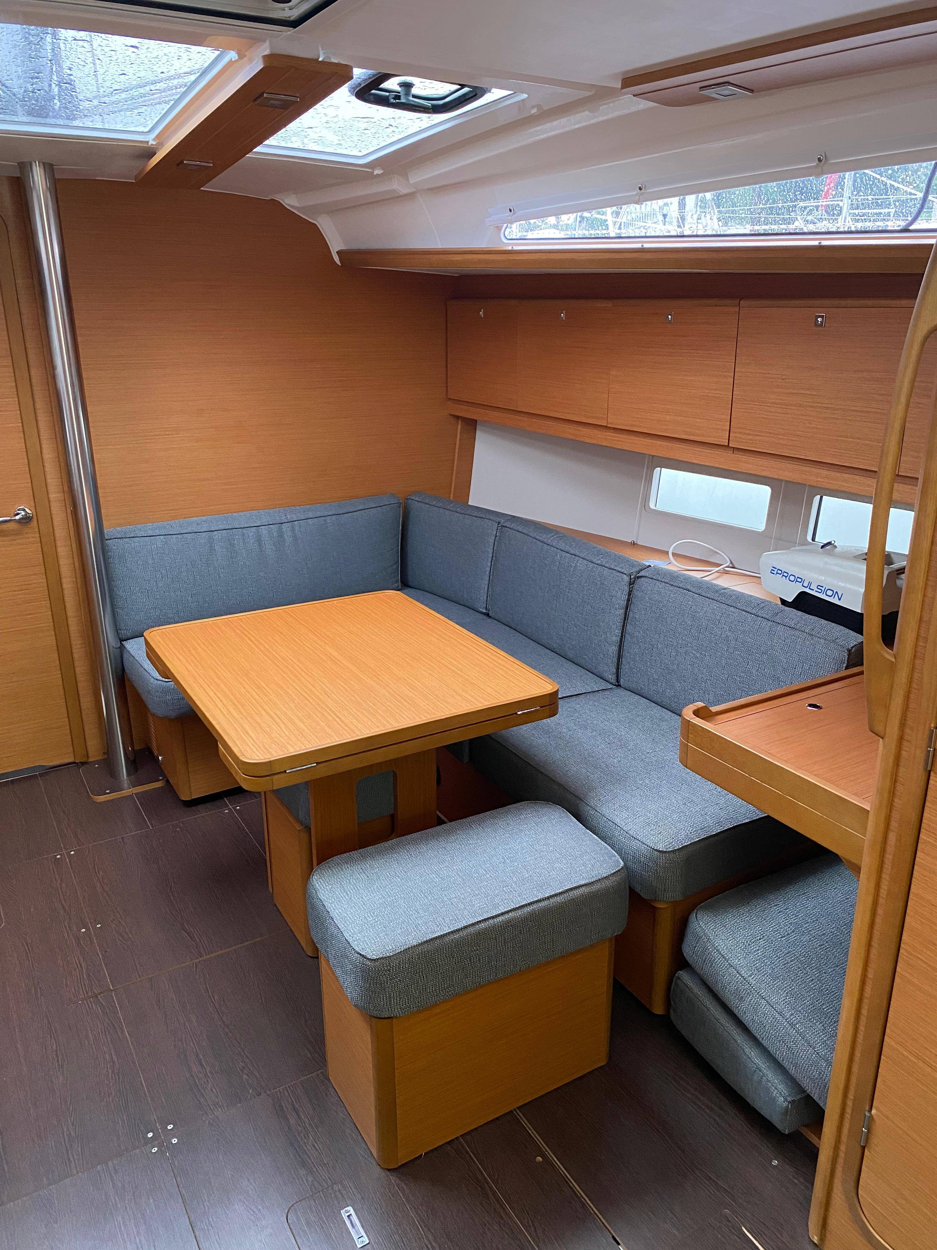 Sailing yacht Dufour 390 Joy 5